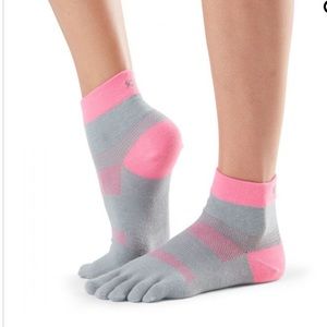 ToeSox Minnie sports socks